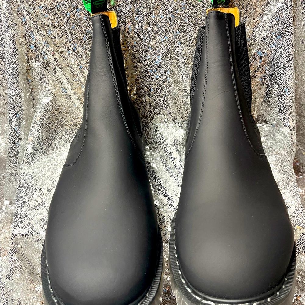 Men slip on boots